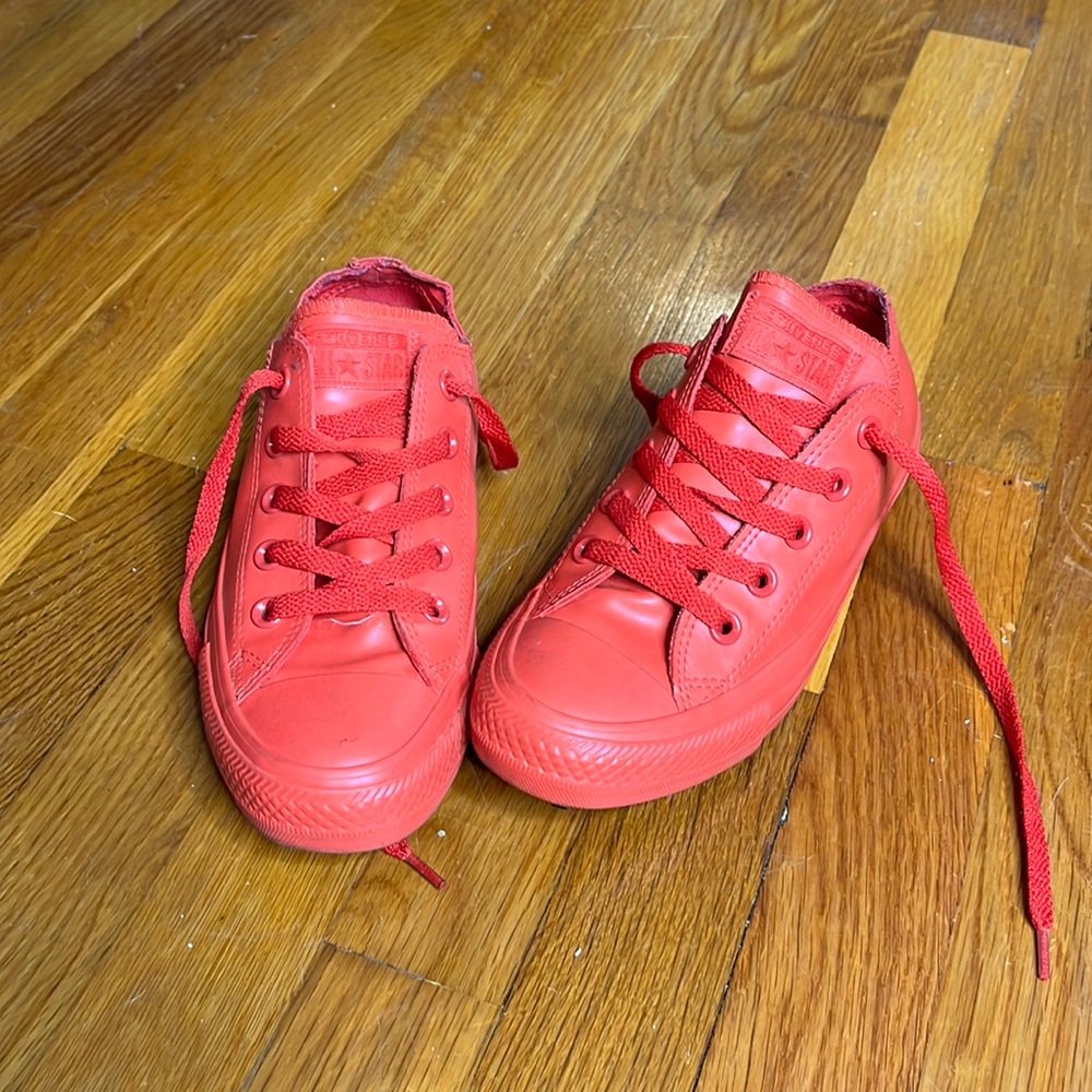CONVERSE CHUCK TAYLOR ALL STAR RUBBER OX
Women’s sz 5